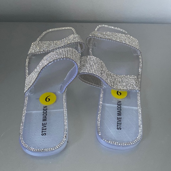 New sparkle sandals-smoke free home - Picture 1 of 3